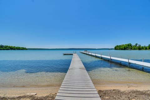 Maple City Vacation Rental | 5BR | 3BA | 4,400 Sq Ft | 1 Step to Enter