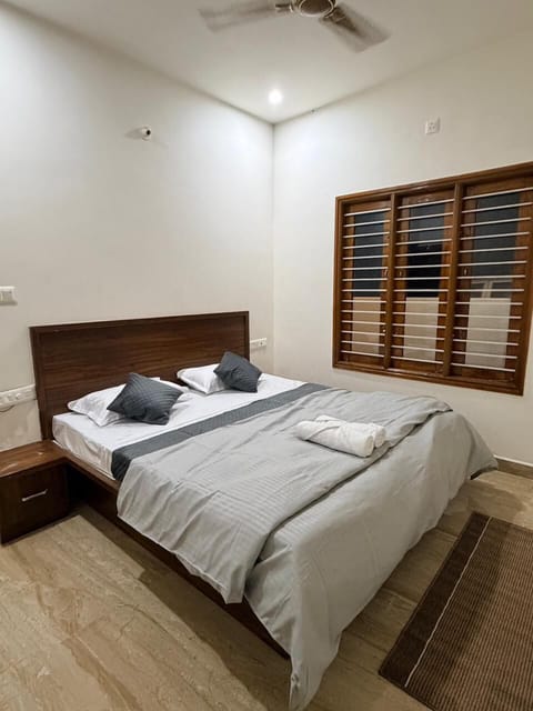 2 BHK | Desk, laptop workspace, free WiFi