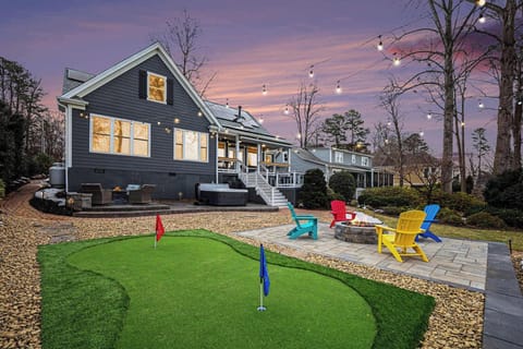 Backyard putting, firelit evenings, and sunset skies—this is how you unwind 🏡✨