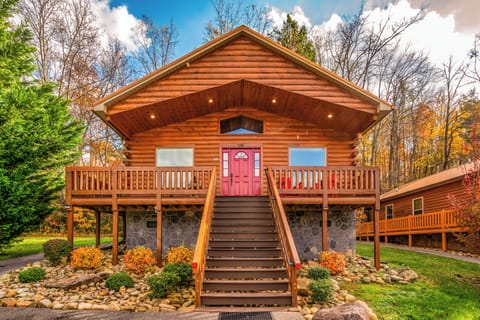 Oak & Bear Lodge in White Oak Resort in Gatlinburg