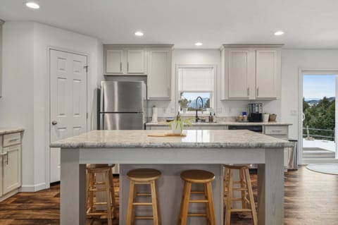 Time to make some cookies on this HUGE island!