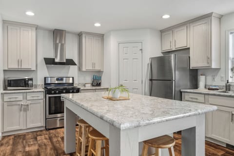 This kitchen is well-stocked with everything you could ever need for a full family meal.