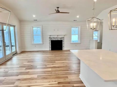 New 4BR Beach Condo w/ Rooftop Deck & Ocean Views Apartment in Ocean City