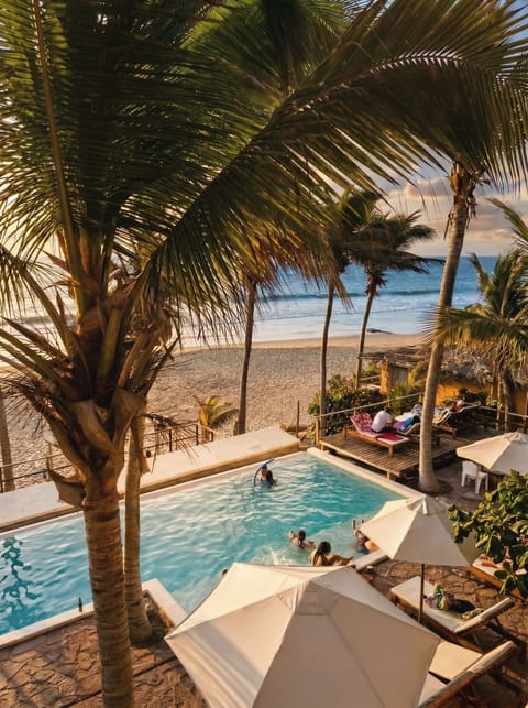 2 outdoor pools