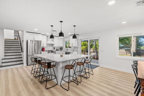 House (4 Bedrooms) | Private kitchen | Fridge, microwave, oven, stovetop