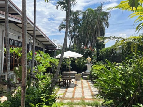 House, 3 Bedrooms, Smoking, Balcony | Garden