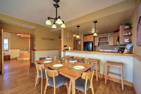 Dining Area | Counter Dining