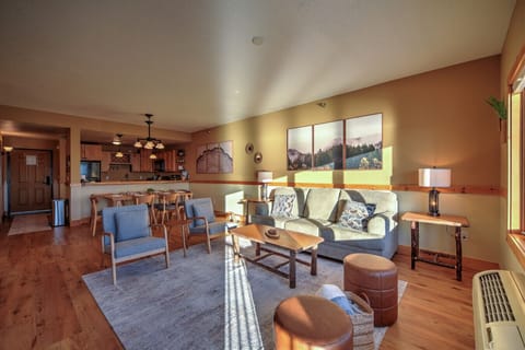 Living Room | Queen Sofa Bed | Dining Area | Gather