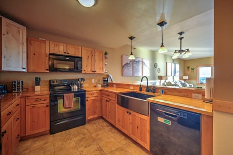 Full Kitchen | Coffee Maker | Dishwasher