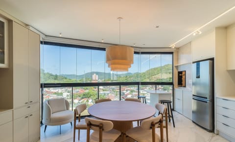 Basic Apartment | Dining