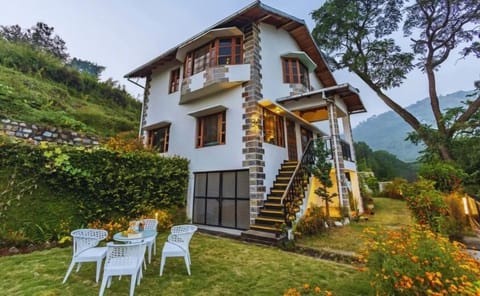 Deluxe Villa | Front of property