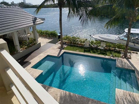 Villa del Mare - Waterfront Villa - swimming pool