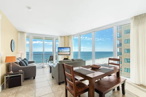 Signature Condo, 3 Bedrooms, Balcony, Beach View | In-room dining