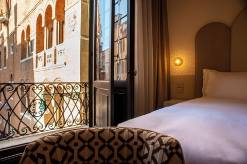 Junior Suite, Canal View | Minibar, free WiFi, bed sheets