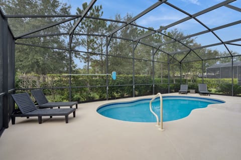 Pool with 4 lounge chairs