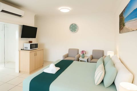 Elegant Studio Apartment with King Bed, Townsville CBD