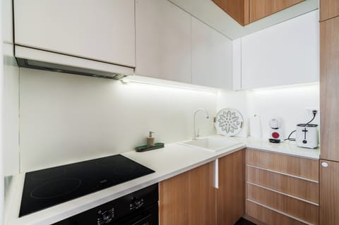 Luxury Apartment, Balcony, Sea View | Private kitchen