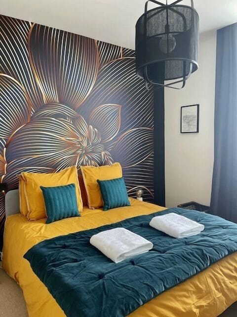 Deluxe Double Room, Ensuite | Blackout drapes, soundproofing, iron/ironing board, free WiFi