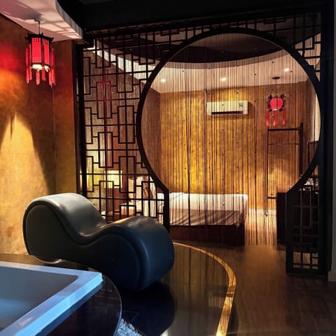 Deluxe Room, Bathtub | Room amenity
