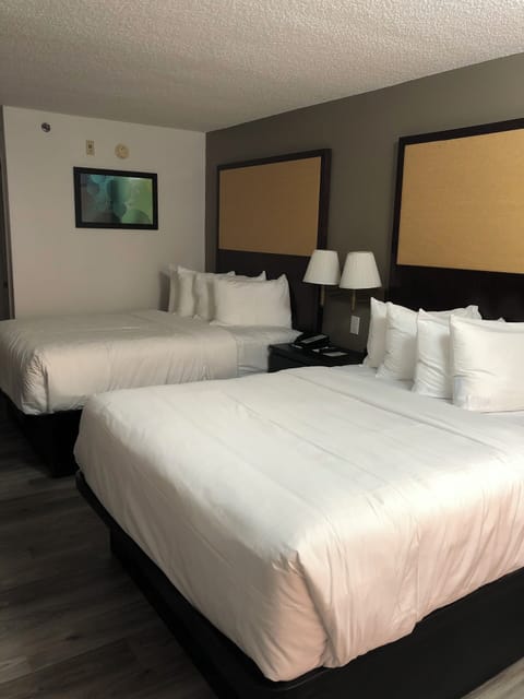 Double Room, 2 Queen Beds, Roll-in Shower, Non Smoking | WiFi (free), bed sheets