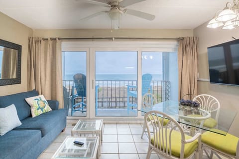 Gorgeous Oceanfront View from your Balcony