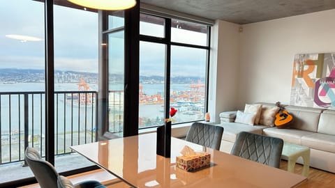 Family Condo, 2 Bedrooms, Balcony, Ocean View | In-room dining