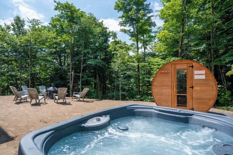Coin relaxation Spa et Sauna pour les soirées fraiches / Spa and Sauna Relaxation Area for Cool Evenings