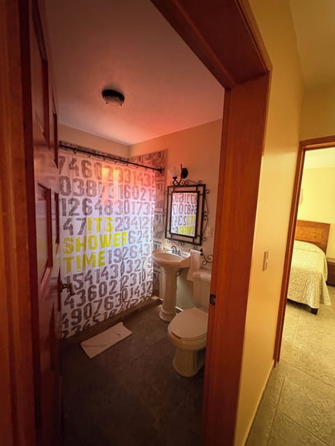 Comfort Suite | Bathroom | Towels, soap, shampoo, toilet paper