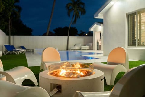 Gas powered outdoor firepit