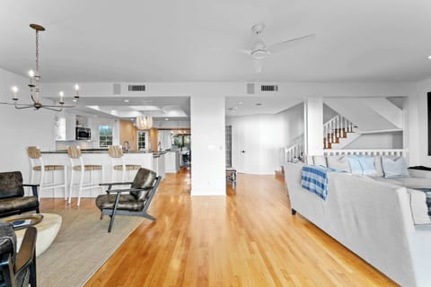 One big space, endless possibilities! Cook up a storm, cheer on movie night, or just float between the kitchen and couch without missing a moment. That’s the beauty of open concept living.