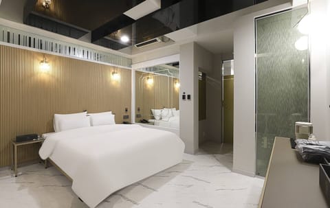 Deluxe Double Room, City View | Desk, free WiFi