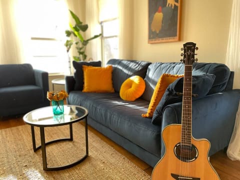 A chill and cozy living room filled with natural light, perfect for relaxing after a day in Austin. Of the two sofas in this space, one doubles as a twin pull‑out bed, making it a flexible space for lounging or accommodating an extra guest.