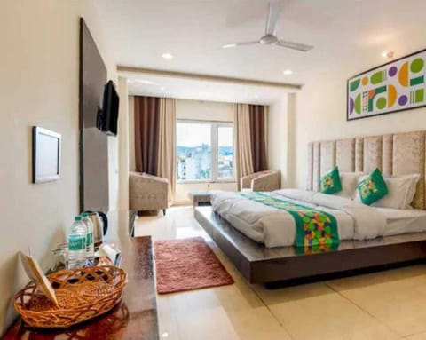 Deluxe Triple Room | Desk, free WiFi