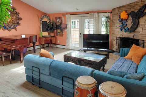 Seattle Vacation Rental | 2BR | 1BA | Steps to Enter | 1,100 Sq Ft