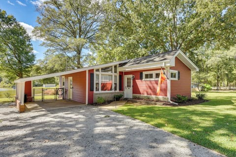 Lancaster Vacation Rental | 2BR | 1BA | 900 Sq Ft | 2 Steps Required