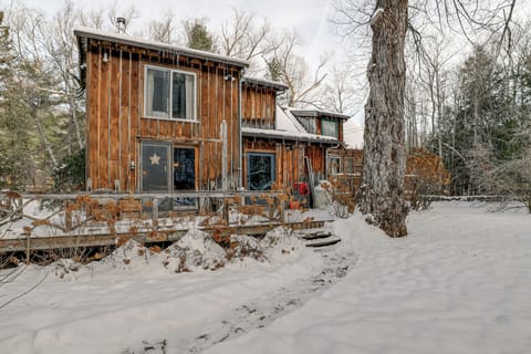 Cabin Exterior | Driveway (3 Vehicles)