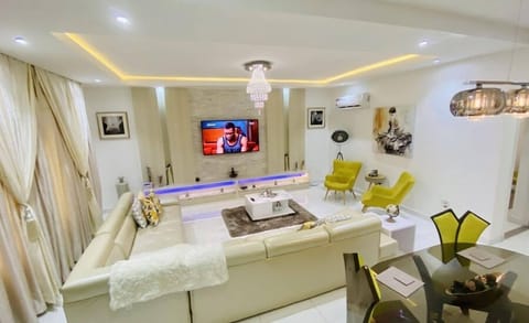 Junior Apartment, Balcony, City View | Living area
