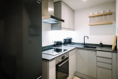 Apartment, 1 Bedroom | Private kitchen