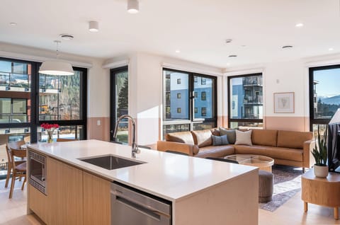 Sunny Sunday Retreat - Open Kitchen, Dining & Living Area
