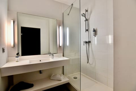 Family Room, 2 Double Beds | Bathroom | Eco-friendly toiletries, towels