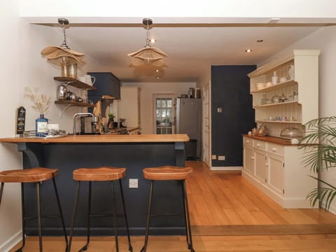 Cookware/dishes/utensils