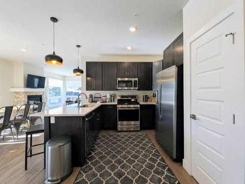 Gas stove and granite countertops