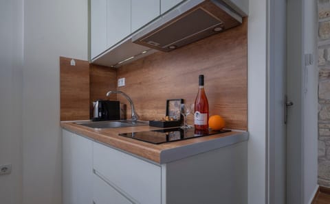 Duplex Suite Upper Floor | Private kitchen | Fridge, stovetop, espresso maker, coffee/tea maker