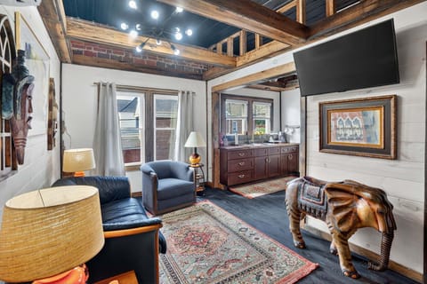 Home Decor, Indoors, Furniture, Living Room, Screen