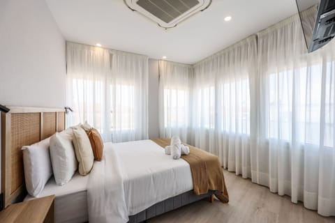 Superior Double Room | Laptop workspace, free WiFi