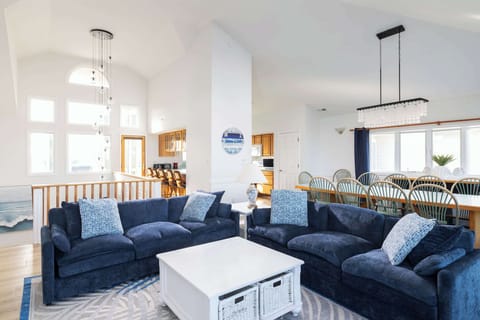 Top Level: Living area