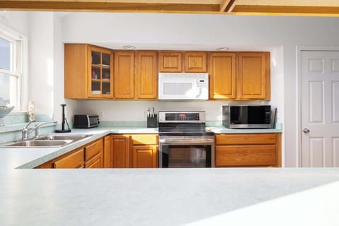 Top Level: Full Kitchen