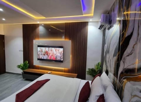 Deluxe Room, Balcony, City View | Desk, laptop workspace, blackout drapes, soundproofing