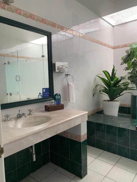 Free toiletries, soap, shampoo, toilet paper