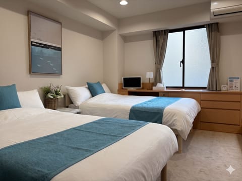 Family Studio | Blackout drapes, soundproofing, iron/ironing board, free WiFi